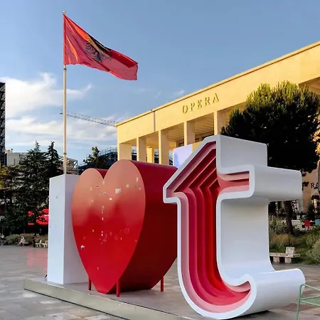 Esi's تيرانا