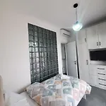 Apartament Esi's *